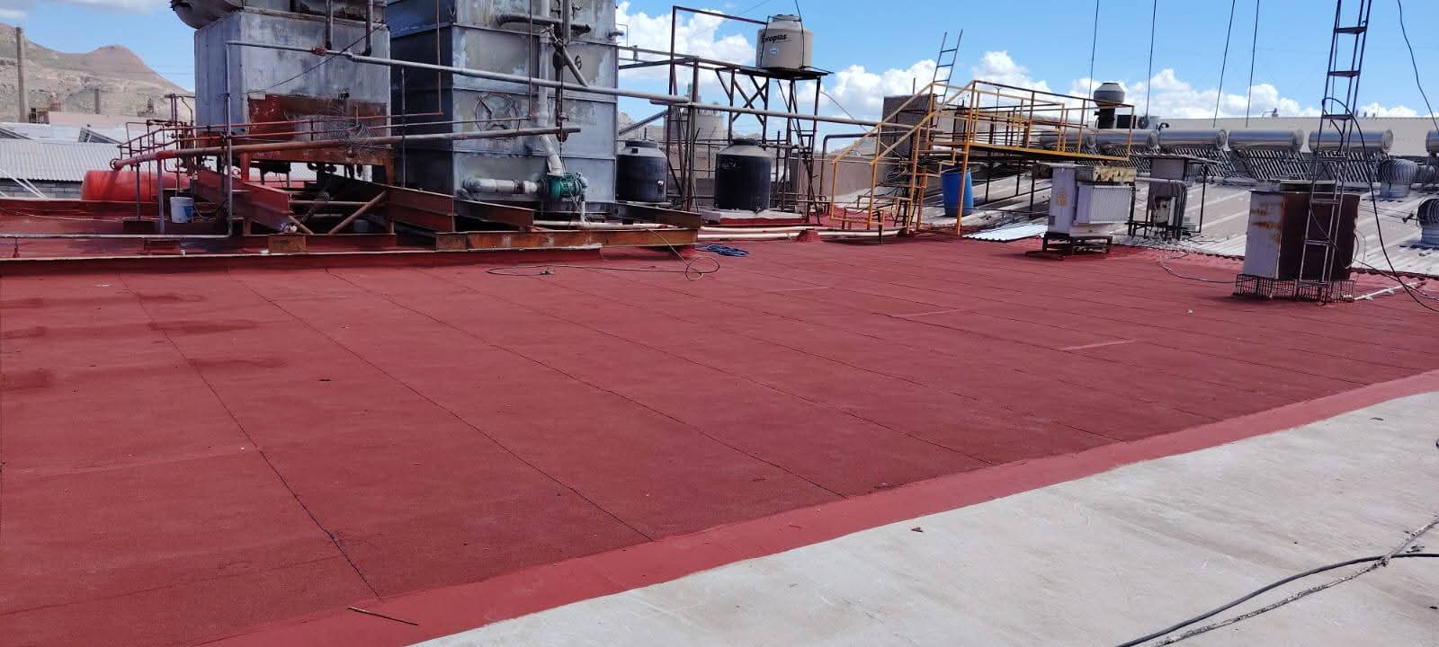 Aplicación de recubrimiento en bodega industrial